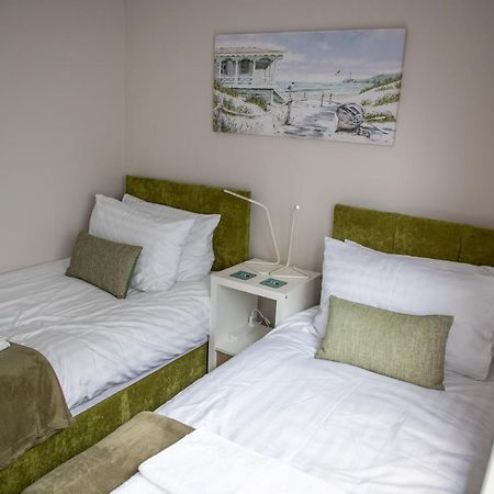 Wave Stays - Ground Floor Apartment - Outside Seating Area Cleveleys Buitenkant foto