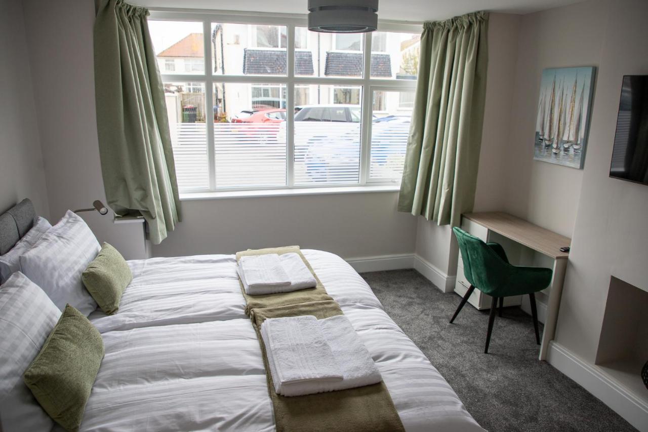 Wave Stays - Ground Floor Apartment - Outside Seating Area Cleveleys Buitenkant foto