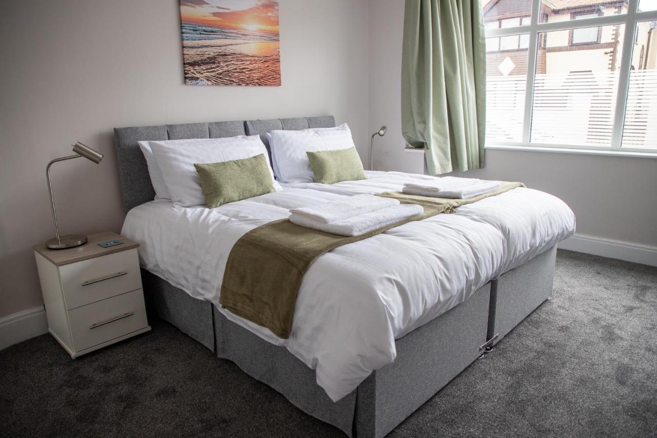 Wave Stays - Ground Floor Apartment - Outside Seating Area Cleveleys Buitenkant foto
